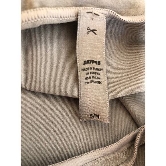 SKIMS Essential Bodysuit Crew Neck Sleeveless Thong Back Smoke Gray S / M NWOT - Picture 5 of 7